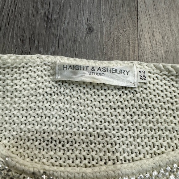 Cropped white sweater with silver tone. - Picture 3 of 4